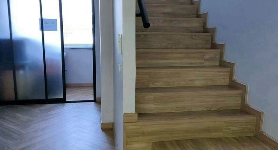 For sale 6 bedrooms house in Phra Khanong, Bangkok