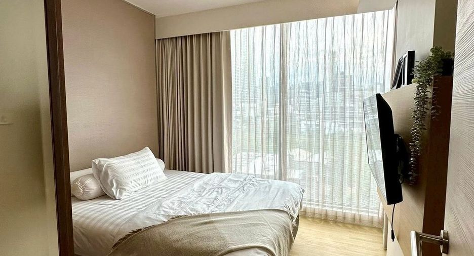 For rent 3 bedrooms condo in Watthana, Bangkok