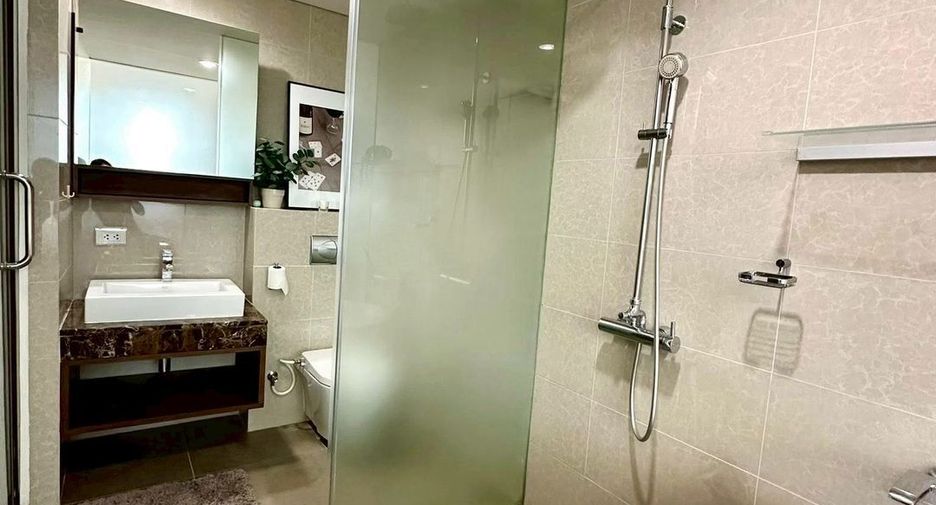 For rent 3 bedrooms condo in Watthana, Bangkok