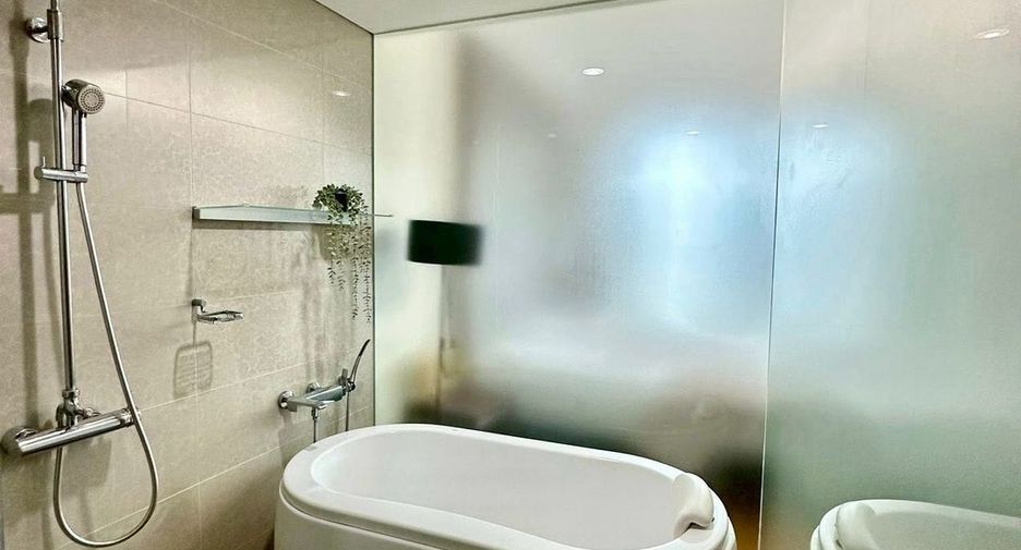 For rent 3 bedrooms condo in Watthana, Bangkok