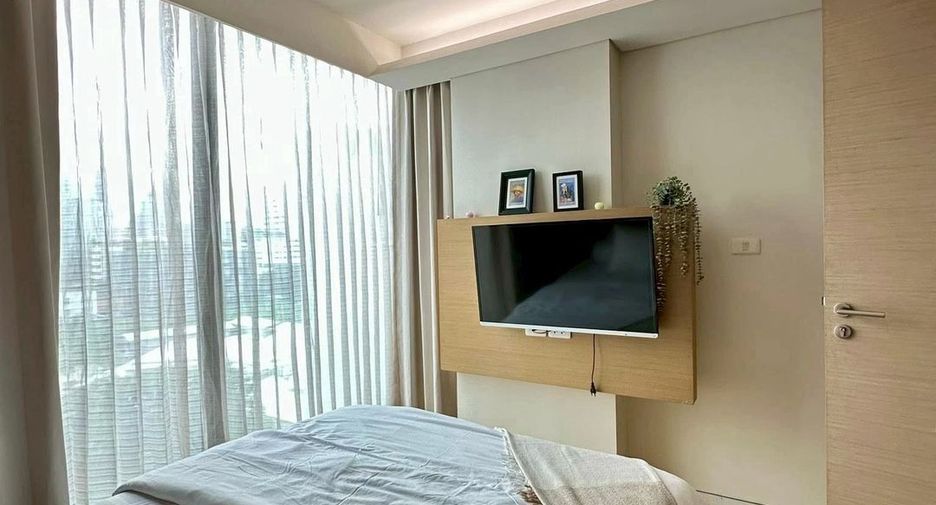 For rent 3 bedrooms condo in Watthana, Bangkok