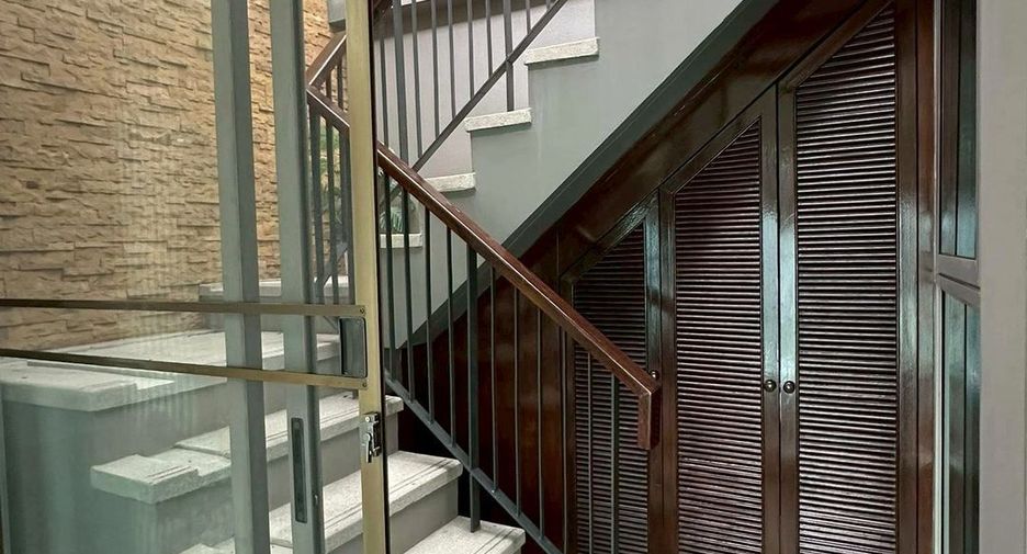 For rent 3 bedrooms condo in Watthana, Bangkok
