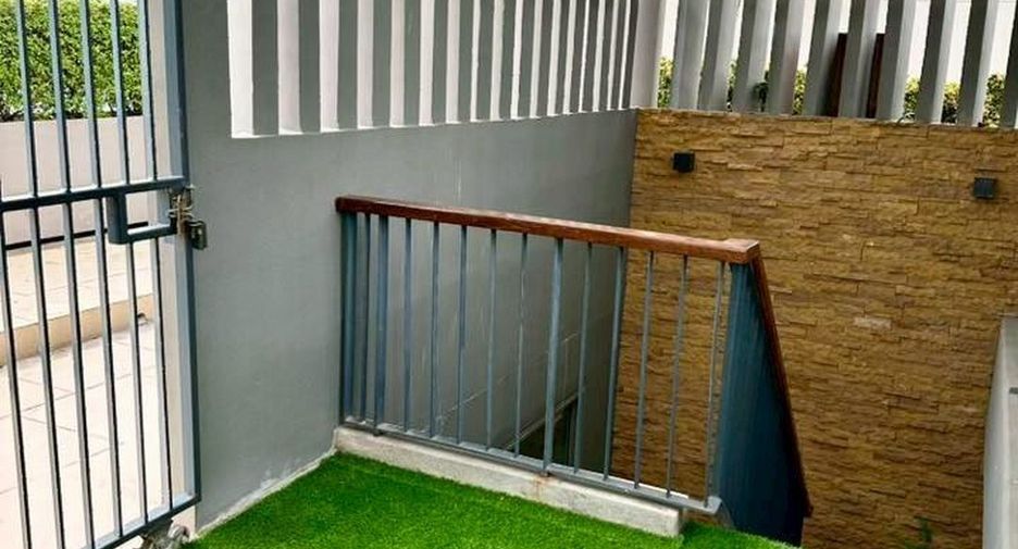 For rent 3 bedrooms condo in Watthana, Bangkok