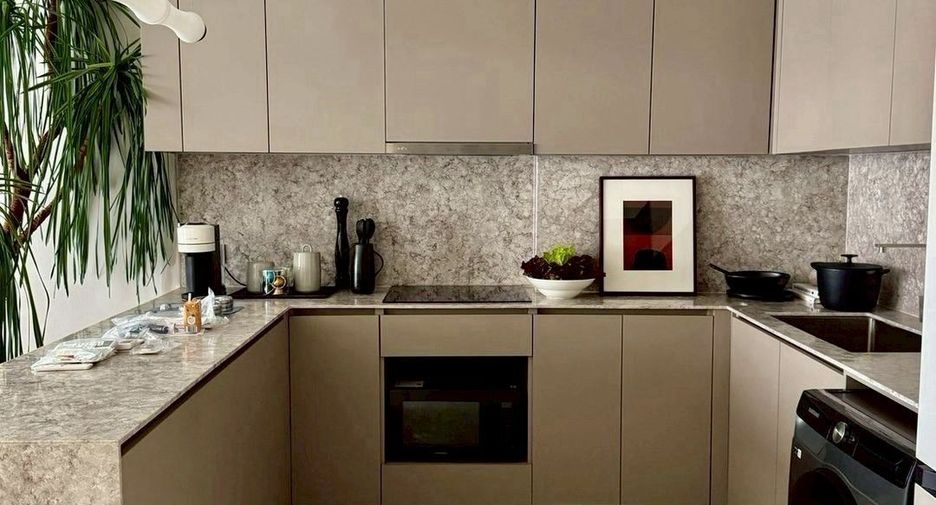 For rent 3 bedrooms condo in Huai Khwang, Bangkok