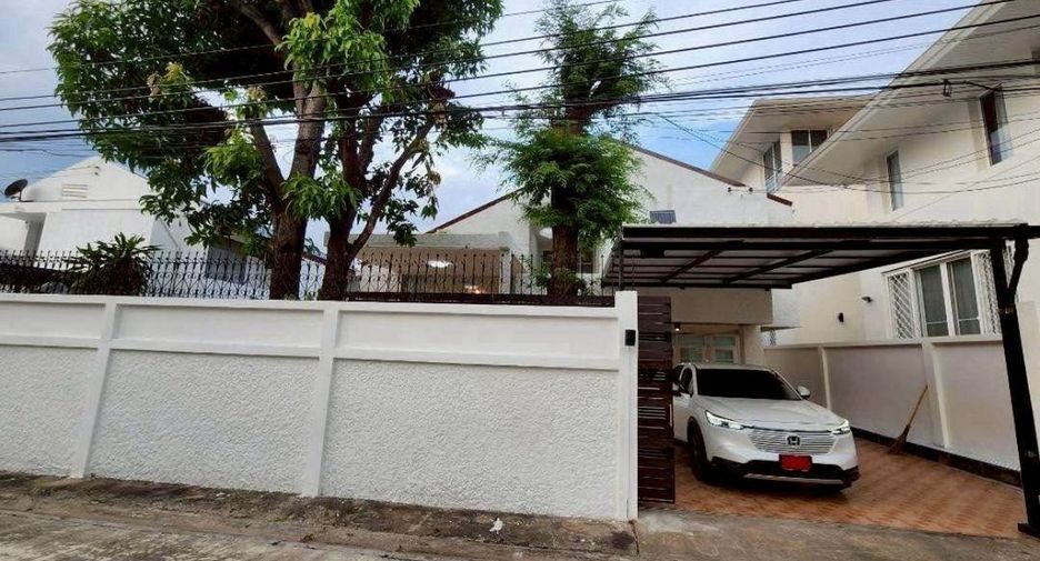 À louer 5 chambres maison à Huai Khwang, Bangkok