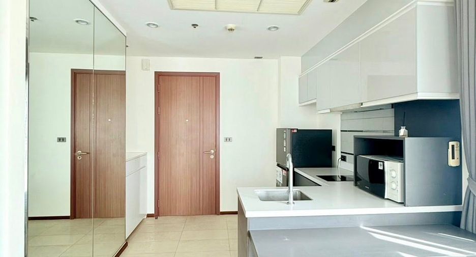 For rent 1 bed condo in Khlong Toei, Bangkok