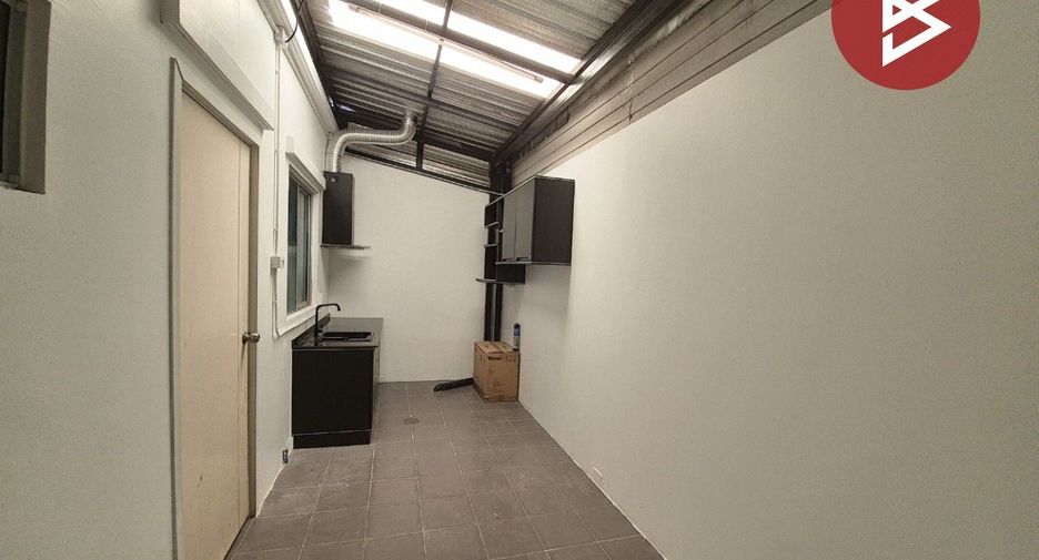For sale 3 bedrooms townhouse in Mueang Pathum Thani, Pathum Thani