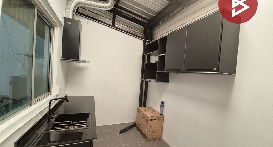 For sale 3 bedrooms townhouse in Mueang Pathum Thani, Pathum Thani