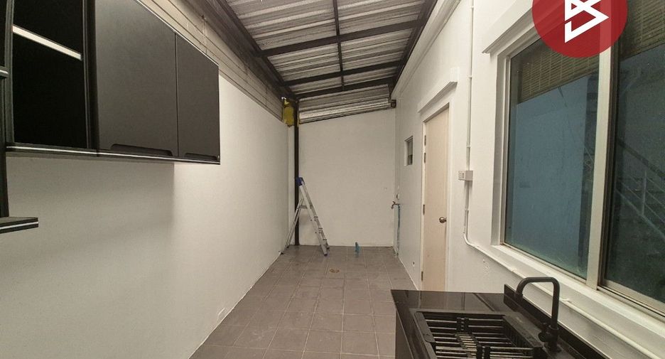 For sale 3 bedrooms townhouse in Mueang Pathum Thani, Pathum Thani