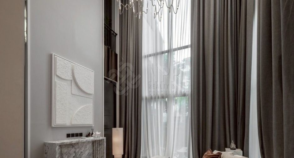Haus zur Miete und zum Kauf mit 5 Zimmer in Phra Khanong, Bangkok