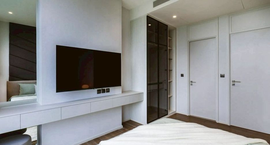 For rent 2 bedrooms condo in Pathum Wan, Bangkok