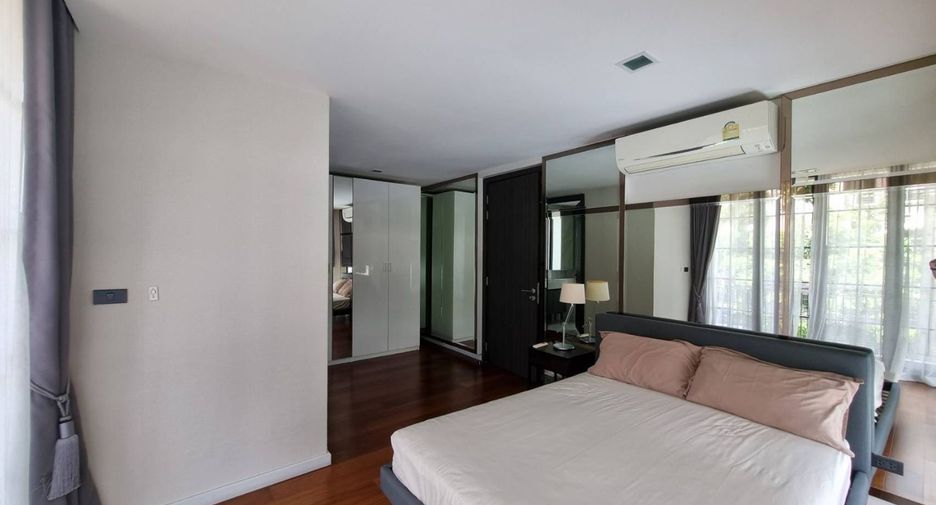 For rent and for sale 4 bedrooms house in Watthana, Bangkok