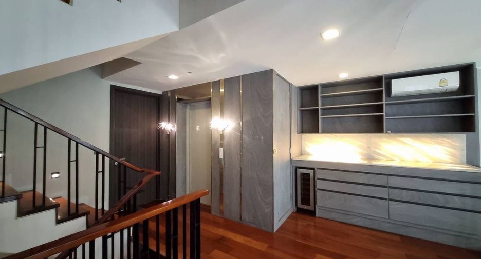 For rent and for sale 4 bedrooms house in Watthana, Bangkok
