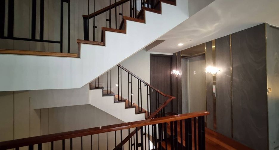 For rent and for sale 4 bedrooms house in Watthana, Bangkok