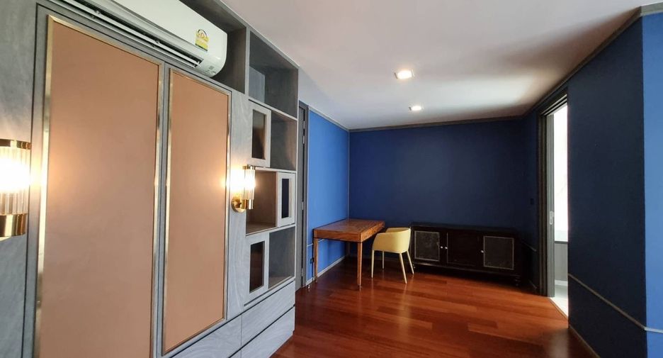 For rent and for sale 4 bedrooms house in Watthana, Bangkok