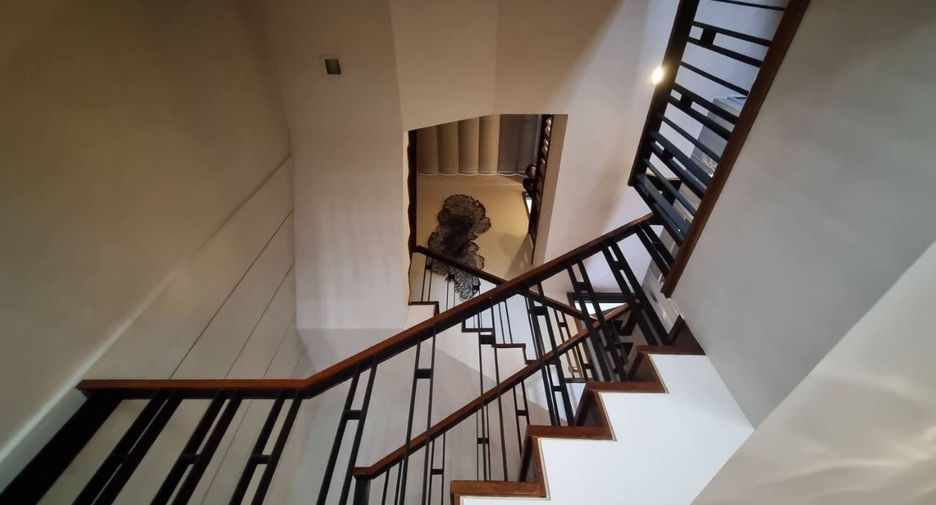 For rent and for sale 4 bedrooms house in Watthana, Bangkok