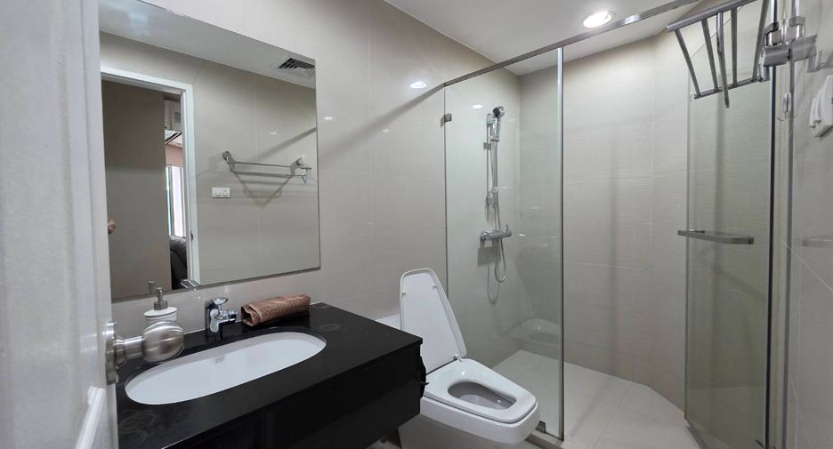 For rent and for sale 5 bedrooms condo in Huai Khwang, Bangkok