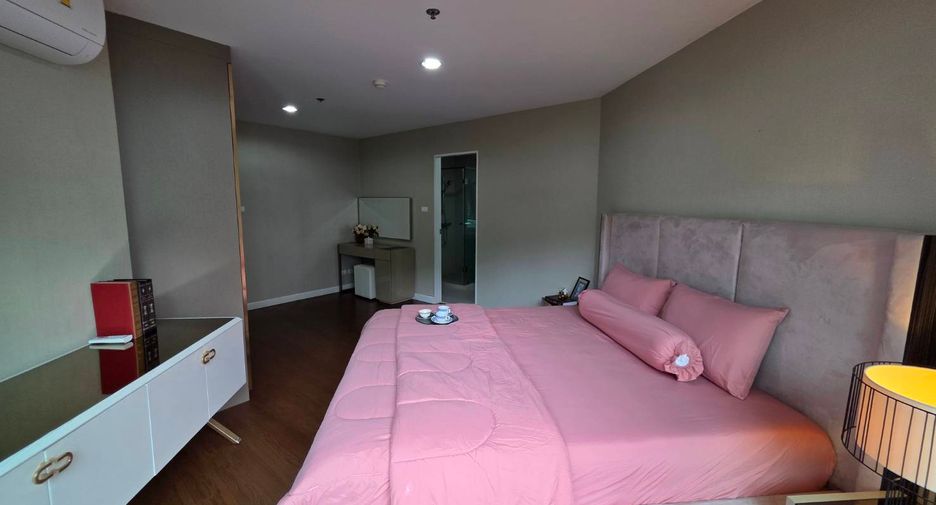 For rent and for sale 5 bedrooms condo in Huai Khwang, Bangkok