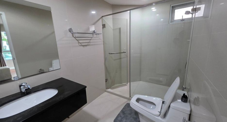 For rent and for sale 5 bedrooms condo in Huai Khwang, Bangkok