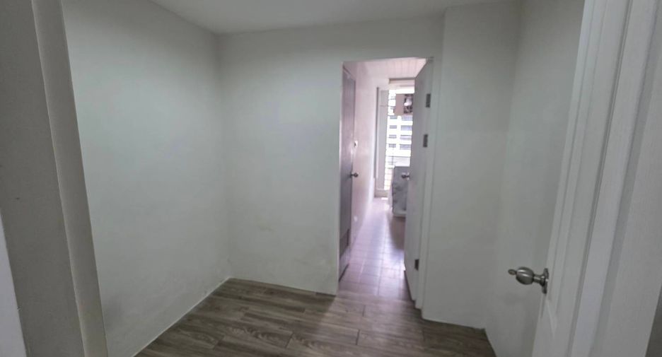 Wohnung zur Miete und zum Kauf mit 5 Zimmer in Huai Khwang, Bangkok