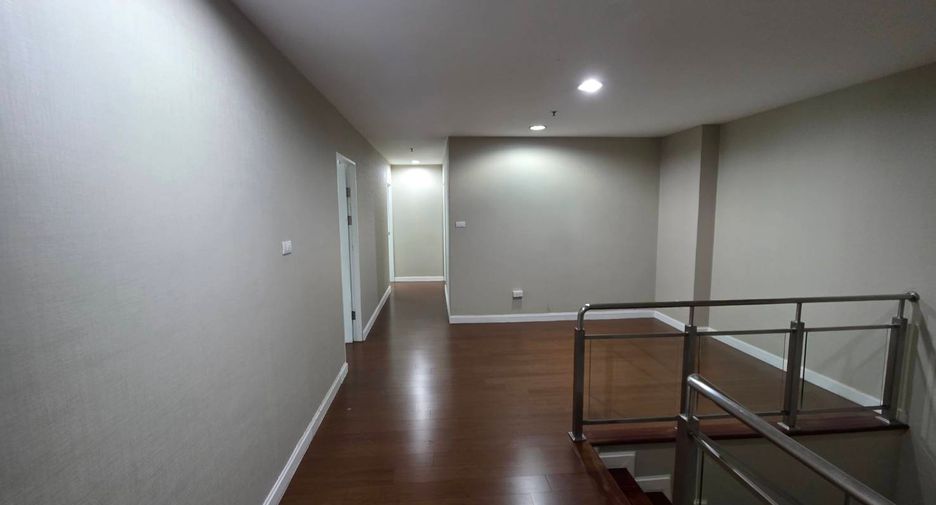 Wohnung zur Miete und zum Kauf mit 5 Zimmer in Huai Khwang, Bangkok