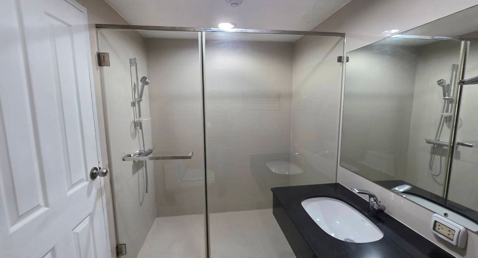 Wohnung zur Miete und zum Kauf mit 5 Zimmer in Huai Khwang, Bangkok