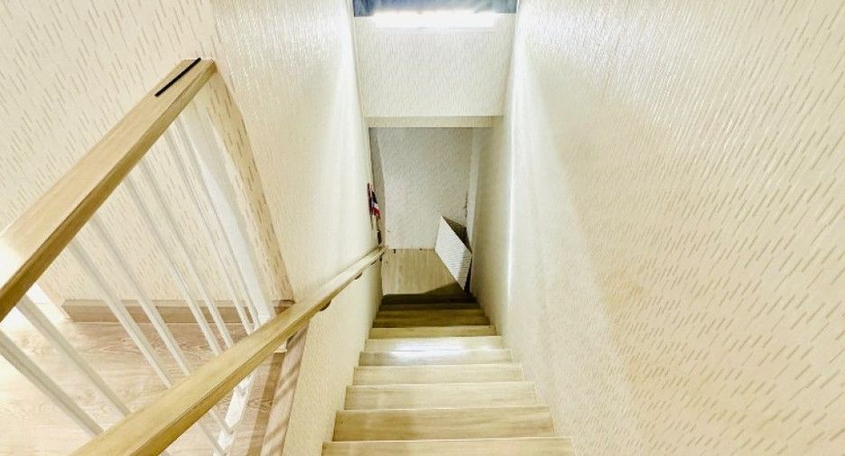 For sale 3 bedrooms townhouse in Bang Khun Thian, Bangkok