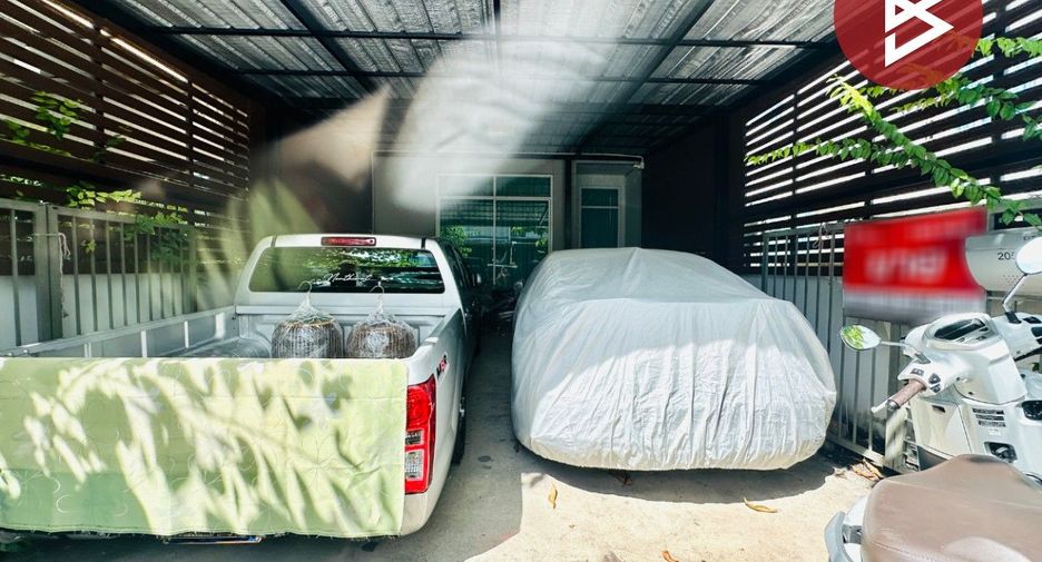 For sale 3 bedrooms townhouse in Bang Khun Thian, Bangkok
