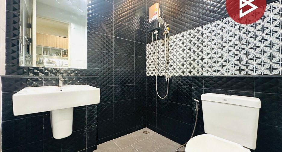 For sale 3 bedrooms townhouse in Bang Khun Thian, Bangkok