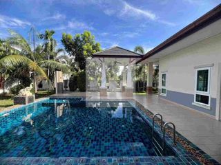 Villa en alquiler de 3 habitaciones en Bang Lamung, Chonburi