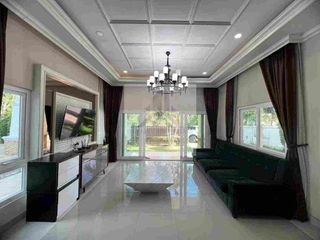 Villa en alquiler de 3 habitaciones en Bang Lamung, Chonburi