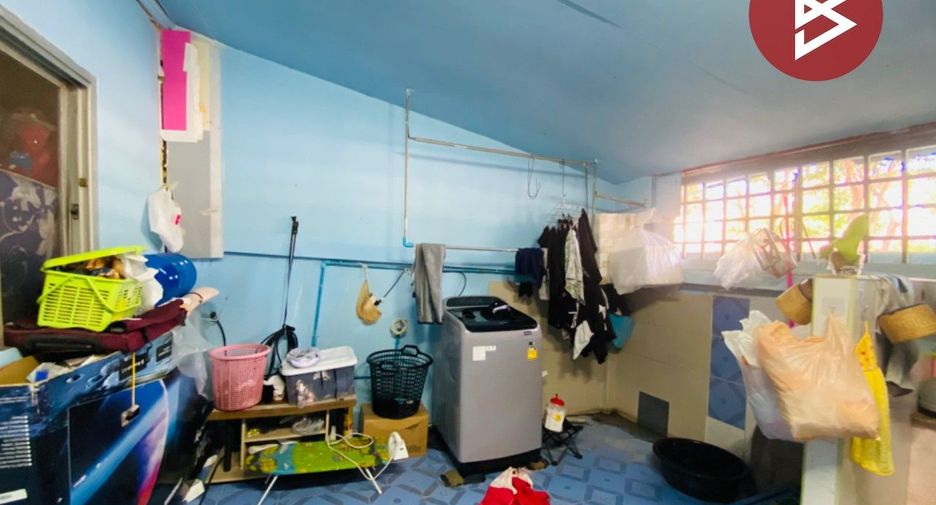 Casa adosada en venta de 2 habitaciones en Phra Pradaeng, Samut Prakan