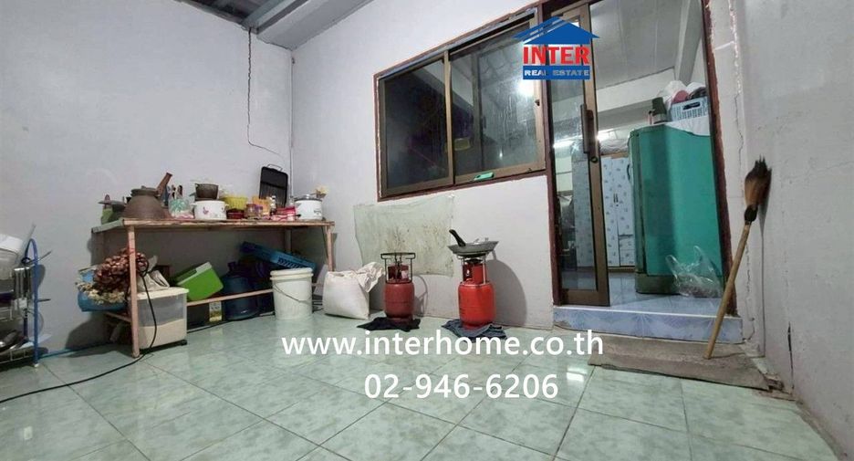 À vendre 2 chambres maison de ville à Bang Phli, Samut Prakan