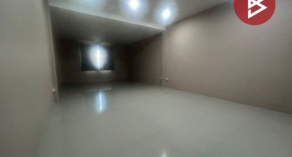 À vendre 3 chambres local commercial à Mueang Chon Buri, Chonburi
