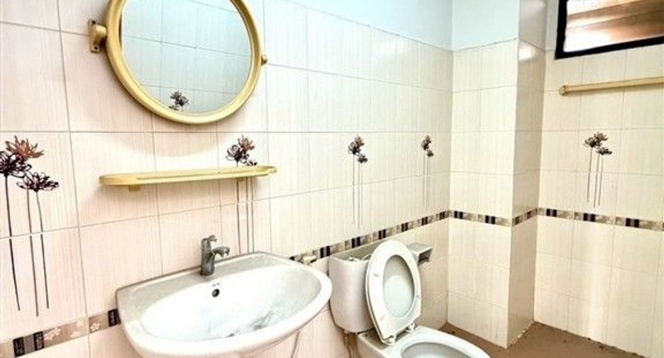 For sale 2 bedrooms townhouse in Bang Sao Thong, Samut Prakan