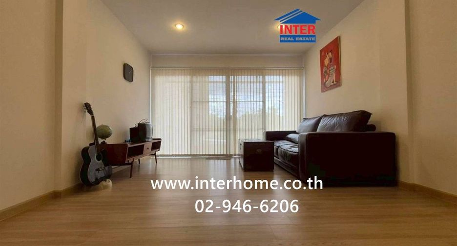 Casa adosada en venta de 3 habitaciones en Pak Kret, Nonthaburi
