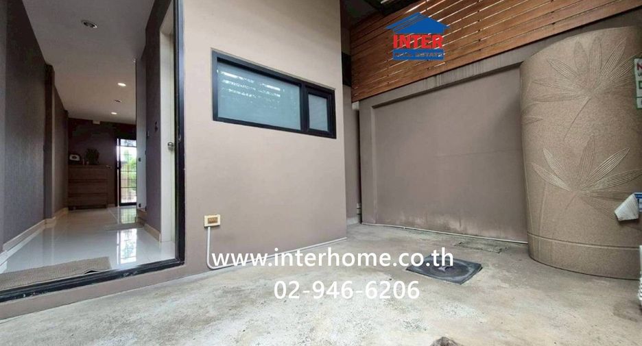 Casa adosada en venta de 3 habitaciones en Pak Kret, Nonthaburi
