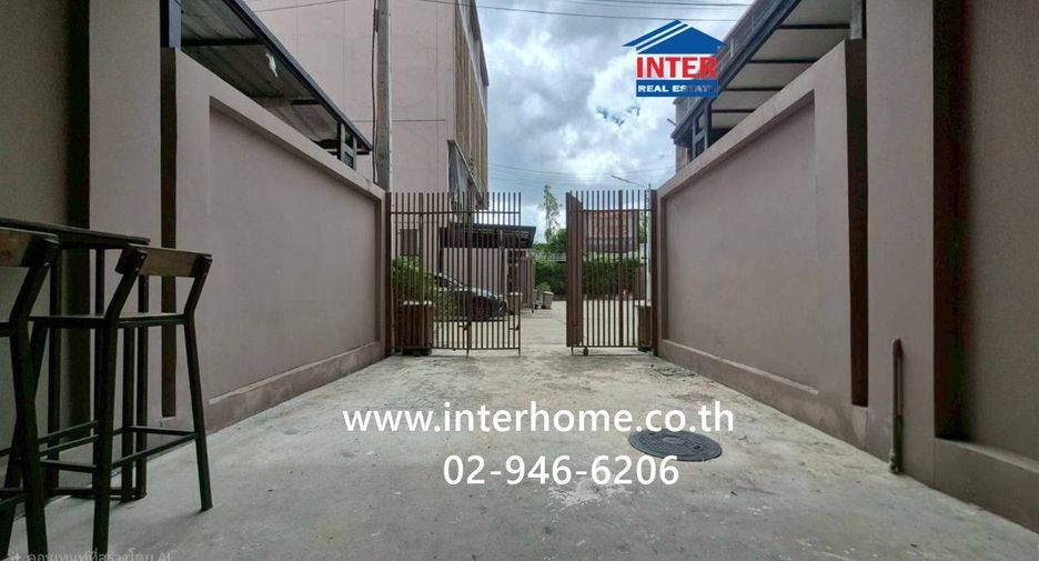 Casa adosada en venta de 3 habitaciones en Pak Kret, Nonthaburi