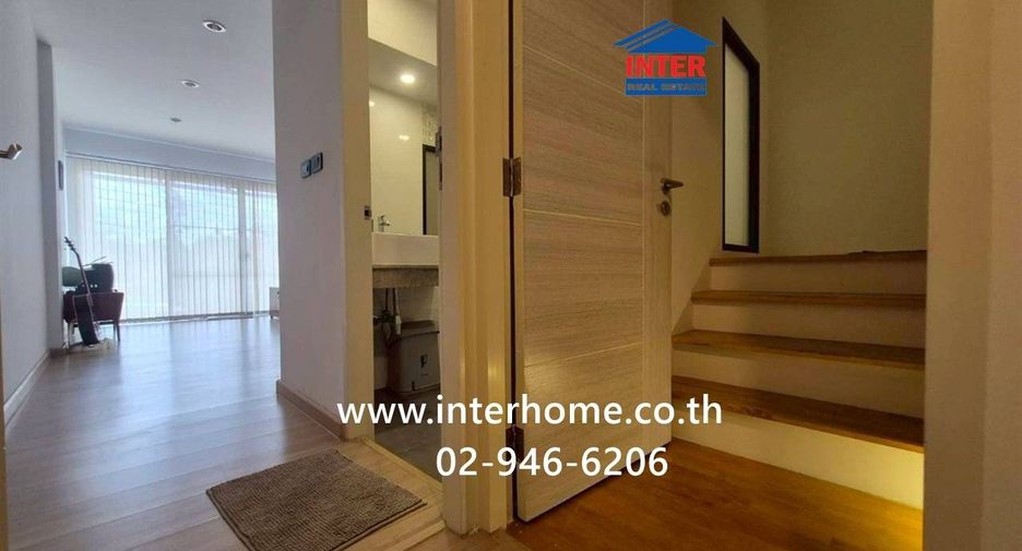 Casa adosada en venta de 3 habitaciones en Pak Kret, Nonthaburi