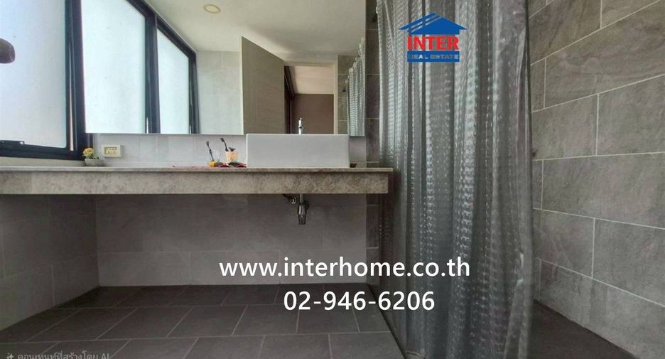 Casa adosada en venta de 3 habitaciones en Pak Kret, Nonthaburi