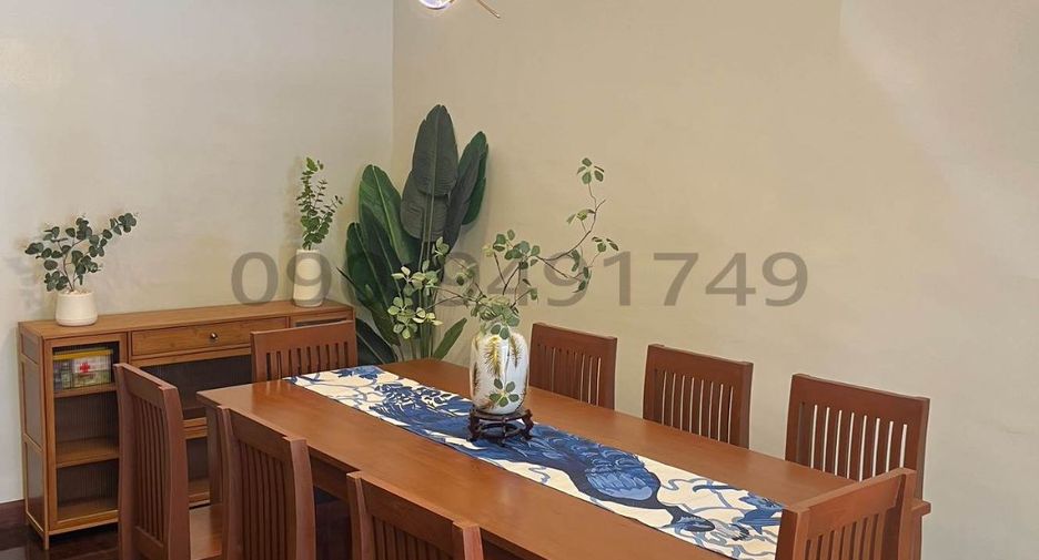 Haus zur Miete mit 3 Zimmer in Bang Rak, Bangkok