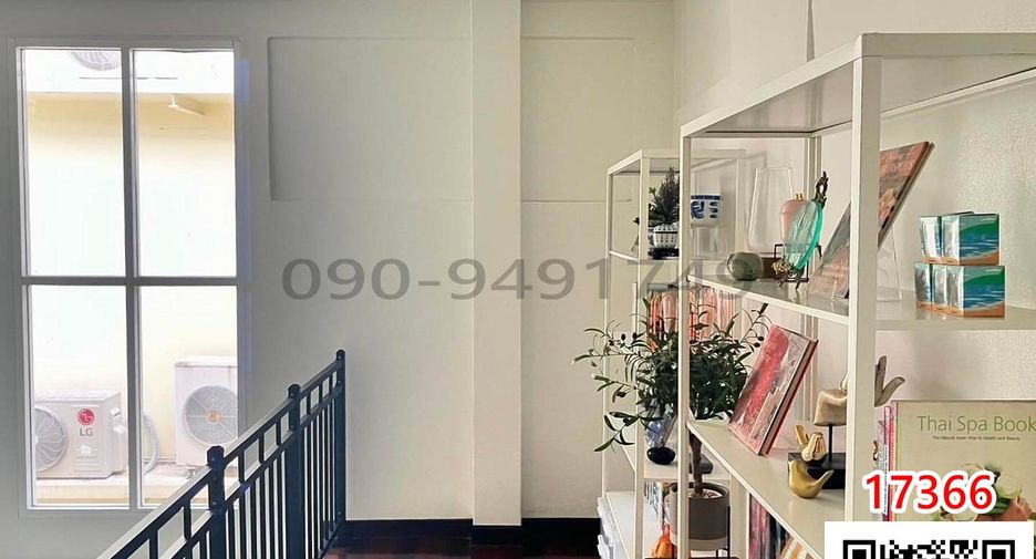 Haus zur Miete mit 3 Zimmer in Bang Rak, Bangkok