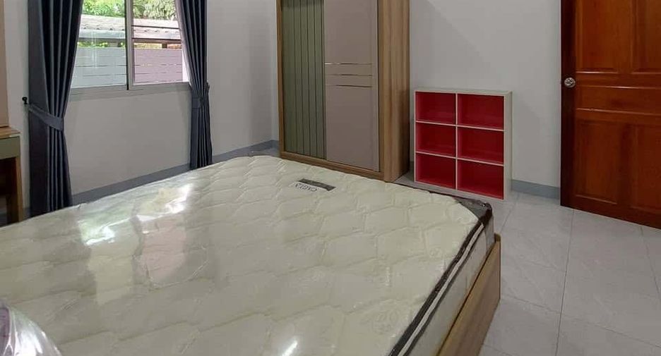 For rent 4 bedrooms house in Saraphi, Chiang Mai