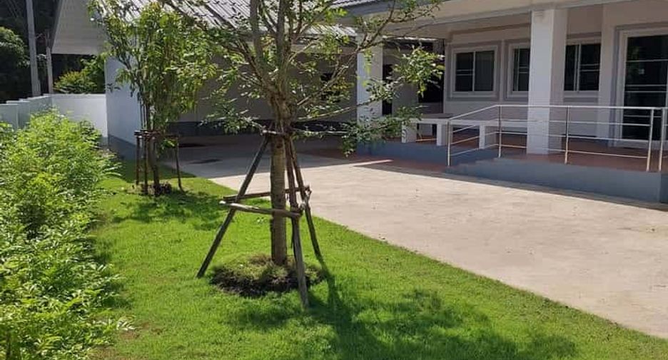 For rent 4 bedrooms house in Saraphi, Chiang Mai