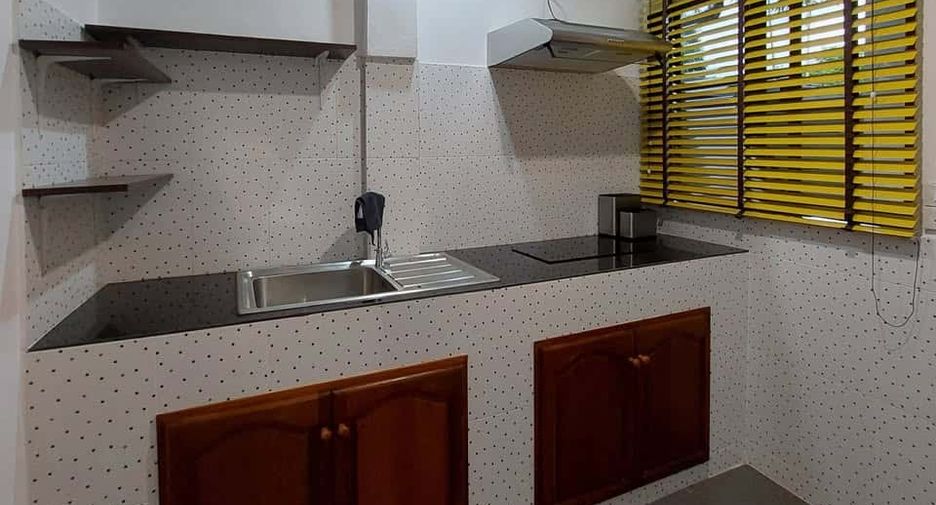 For rent 4 bedrooms house in Saraphi, Chiang Mai