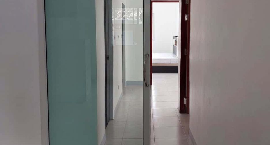 For rent 4 bedrooms house in Saraphi, Chiang Mai