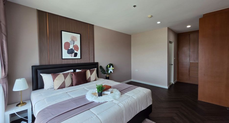 For sale 2 bedrooms condo in Khlong Toei, Bangkok