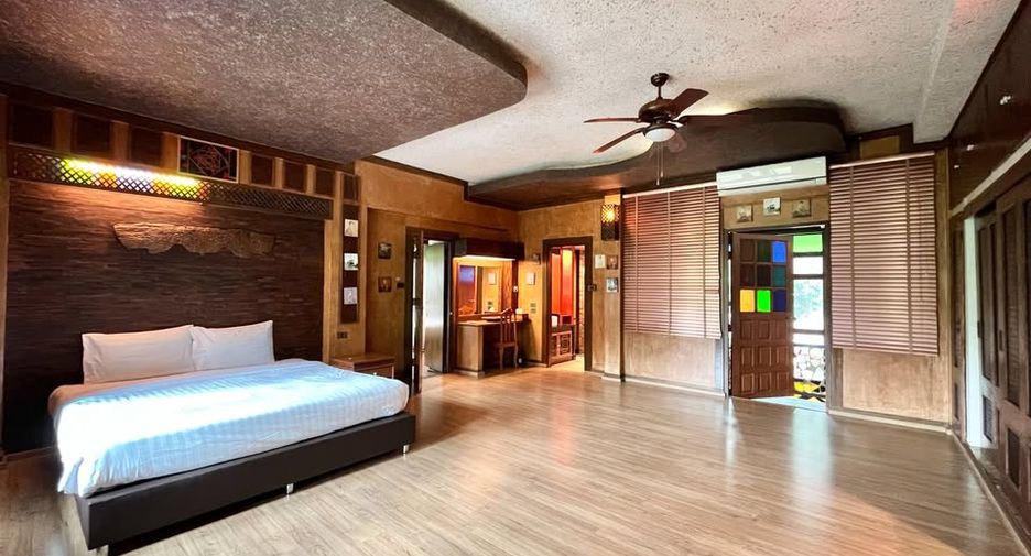 For rent 5 bedrooms house in Mueang Chiang Mai, Chiang Mai