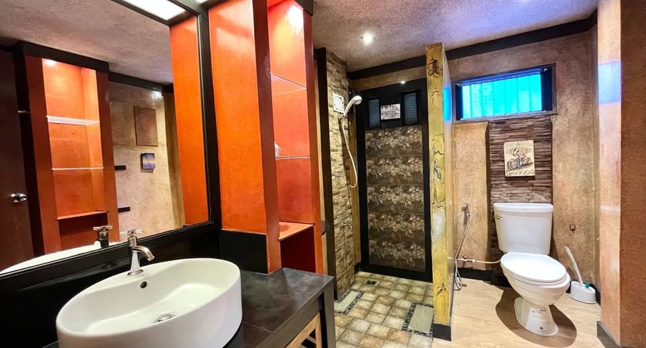 For rent 5 bedrooms house in Mueang Chiang Mai, Chiang Mai