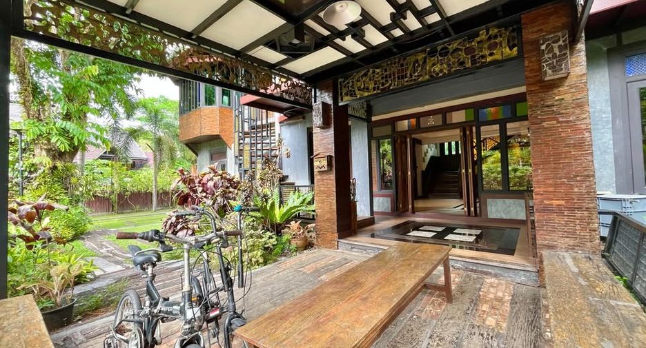 For rent 5 bedrooms house in Mueang Chiang Mai, Chiang Mai